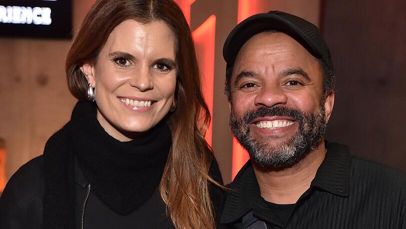 Baby-Gl&uuml;ck bei Lisa und Simon Pearce: Das Promi-Paar erwartet ein gemeinsames Kind.