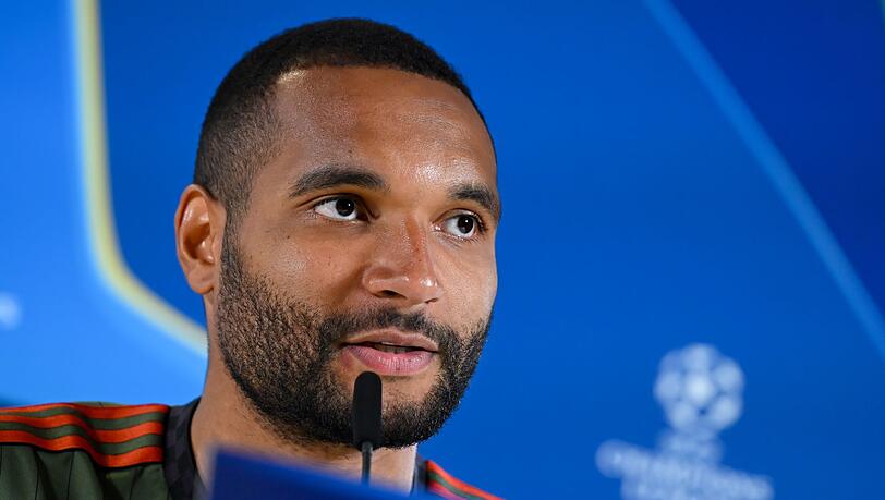 Abwehrspieler Jonathan Tah vom FC Bayern wird gegen PSG erneut heftig gefordert sein.