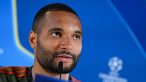 Abwehrspieler Jonathan Tah vom FC Bayern wird gegen PSG erneut heftig gefordert sein.