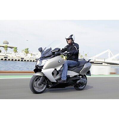 Viel Fahr- und Sitz-Komfort bietet die C 650 GT.