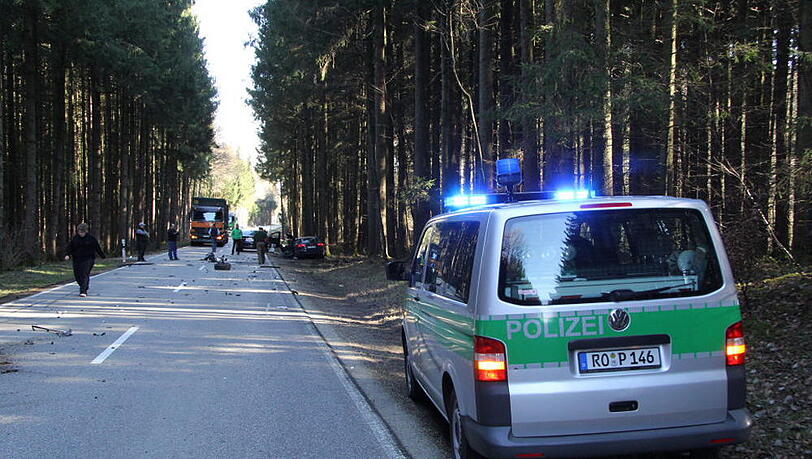 Crash bei Palling: Betrunkener Fahrer kracht in den Gegenverkehr Crash bei Palling: Betrunkener Fahrer kracht in den Gegenverkehr