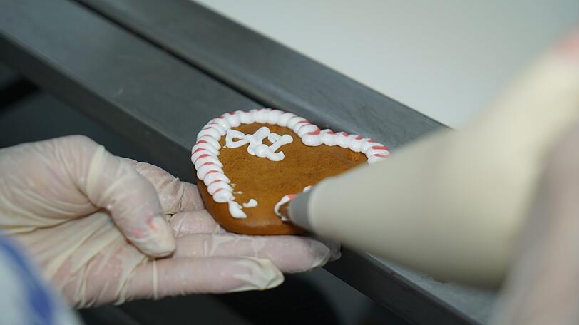 Herzerl in Handarbeit.