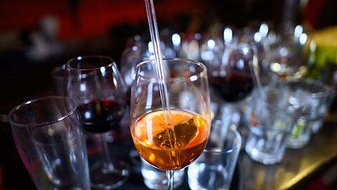 Das Gesetz regelt auch Beschr&auml;nkungen f&uuml;r die Chemikalien Gamma-Butyrolacton (GBL) und 1,4-Butandiol (BDO). Sie sind als K.o.-Tropfen bekannt. (Symbolbild)