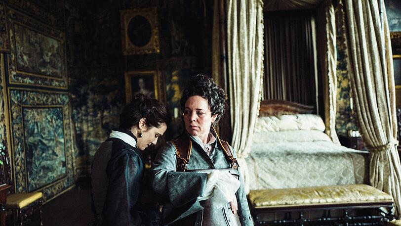 Für ihre Darstellung der britischen Königin Anne, die zum Opfer der Intrigen zweier Frauen wird, erhielt Olivia Colman einen Oscar. Für ihre Darstellung der britischen Königin Anne, die zum Opfer der Intrigen zweier Frauen wird, erhielt Olivia Colman einen Oscar.