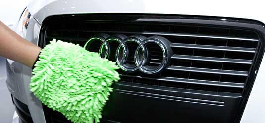 Brauchen eigentlich keine Politur: Die vier Audi-Ringe strahlen weltweit sehr hell.