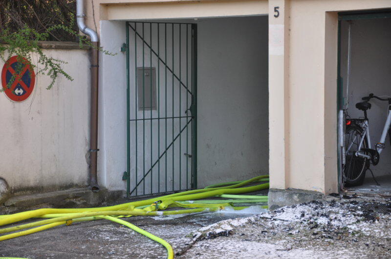 Feuerwehreinsatz in Eggenfelden: Am Sonntagmorgen brach in einer Wohnung plötzlich ein Feuer aus.