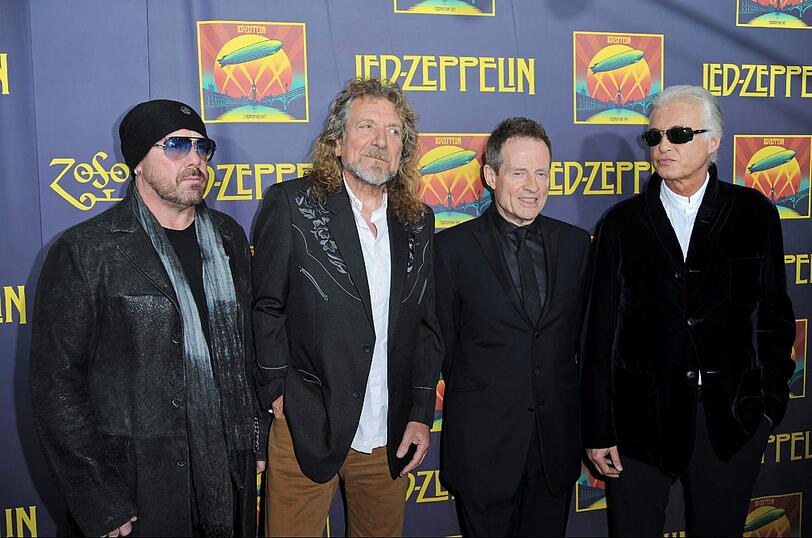 Übrigens geht der Name Led Zeppelin auf einen Prophezeihung von Keith Moon (The Who) zurück: 
Ihr werdet abstürzen wie ein bleiernes Luftschiff&ldquo; (&bdquo;The Band will go over like a lead zeppelin&ldquo;).