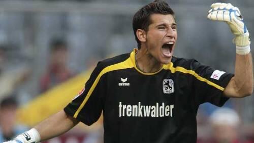 Damals noch im Trikot des TSV 1860: Pauli-Keeper Philipp Tschauner. Damals noch im Trikot des TSV 1860: Pauli-Keeper Philipp Tschauner.