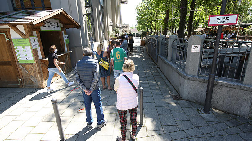 Die meisten Gäste kommen zu zweit und stehen erstmal 15 Minuten an
