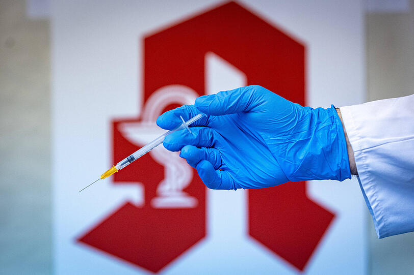 Die Übertragung von Impf-Berechtigungen an Apotheken sei "ein weiteres Zeichen der politischen Missachtung" gegenüber den niedergelassenen Ärzten, kritisiert der BHÄV-Landesvorsitzende Markus Beier. (Symbolbild)