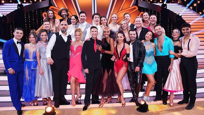 13 Promis wollen das Parkett bei "Let's Dance" mit heißen Tänzen zum Glühen bringen. Wer kann das Publikum und die Juroren überzeugen?