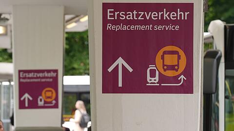 Am Freitagmorgen ist der Ersatzverkehr auf der Strecke Hamburg-Berlin angelaufen. (Archivbild)