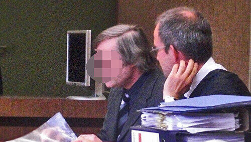 Gerichte in Coburg und Stuttgart verurteilten den betrügerischen Dermatologen bereits zu sechs Jahren Haft. Gerichte in Coburg und Stuttgart verurteilten den betrügerischen Dermatologen bereits zu sechs Jahren Haft.