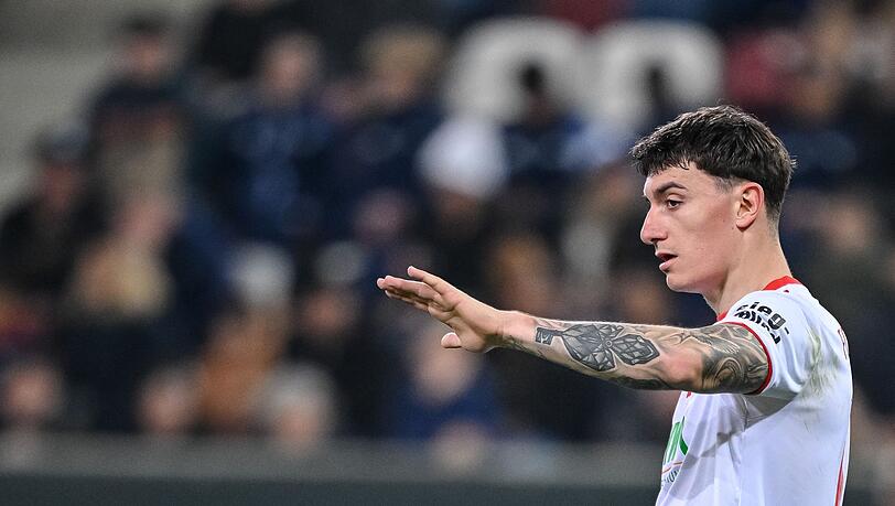 Verlässt den FC Augsburg: Cédric Zesiger. (Archivbild) Verlässt den FC Augsburg: Cédric Zesiger. (Archivbild)