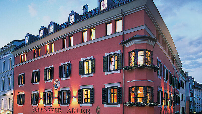 Das zentral gelegene Boutique- reservierung@deradler.com; www.deradler.comHotel Schwarzer Adler. Das zentral gelegene Boutique- reservierung@deradler.com; www.deradler.comHotel Schwarzer Adler.