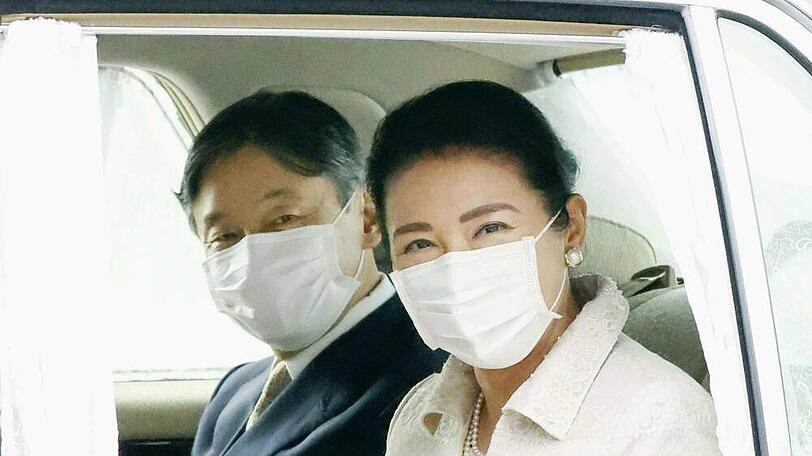 Kaier Naruhito mit seiner Gattin Kaiserin Masako.