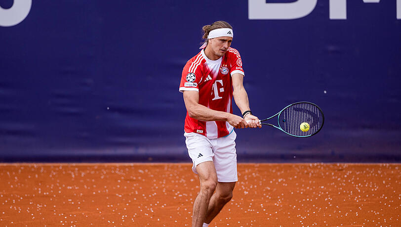 Trug ein Bayern-Trikot bei dem BMW Open: Aleksander Zverev.