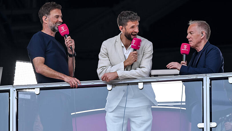 Thomas M&uuml;ller (Mitte) und Johannes B. Kerner (re.) w&auml;hrend der WM-Berichterstattung in den USA.