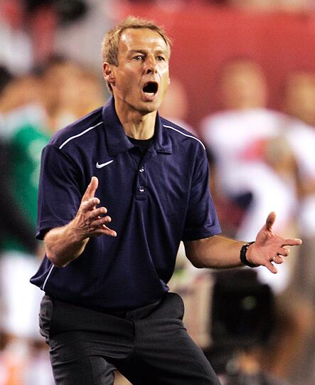 1:1 gegen Mexiko - Beim erstebn Spiel der US-Fußballnationalmannschaft mit Jürgen Klinsmann hüpfte der Coach am Spielfeldrand wie ein Flummi. Die Bilder.