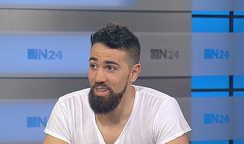Bushidos erstes TV-Interview nach seinem Hass-Song "Stress ohne Grund" beim TV-Sender N24. Er beteuert, dass das Video keinesfalls zu Gewalt aufrufen soll.