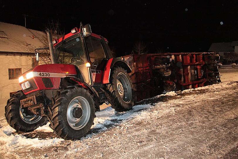 Der Fahrer blieb nach ersten Erkenntnissen unverletzt.