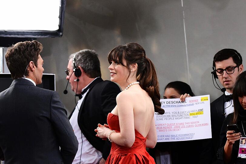 Auch Zooey Deschanel (32) entschied sich für ein rotes Kleid.