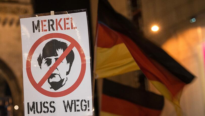 Die Demonstration gegen Bundeskanzlerin Merkel in Schleswig-Holstein, wurde wegen zu geringer Teilnehmerzahl abgesagt. Die Demonstration gegen Bundeskanzlerin Merkel in Schleswig-Holstein, wurde wegen zu geringer Teilnehmerzahl abgesagt.