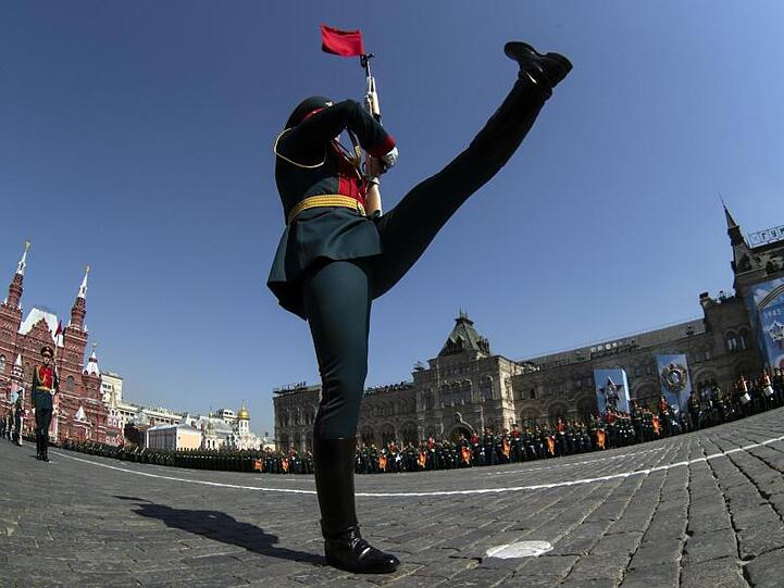 Probe für die Militärparade zum Tag des Sieges im vergangenen Jahr. Die große Siegesparade wird in diesem Jahr verschoben.