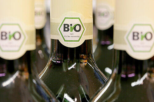 Auf der Biofach präsentieren heuer 336 Weinaussteller aus 78 Ländern in stilvollen Ambiente ihre edlen Tropfen.