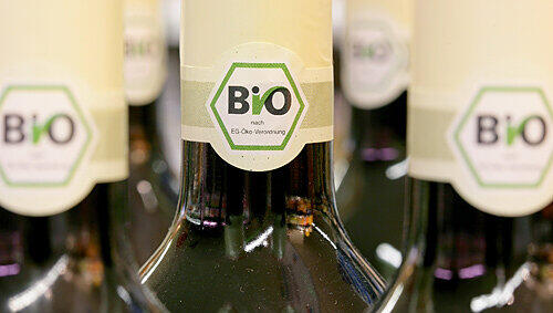 Auf der Biofach präsentieren heuer 336 Weinaussteller aus 78 Ländern in stilvollen Ambiente ihre edlen Tropfen. Auf der Biofach präsentieren heuer 336 Weinaussteller aus 78 Ländern in stilvollen Ambiente ihre edlen Tropfen.