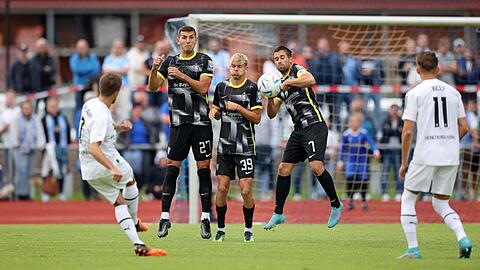 Patrick Herrmann von Borussia Moenchengladbach schiesst das Tor zum 4:0