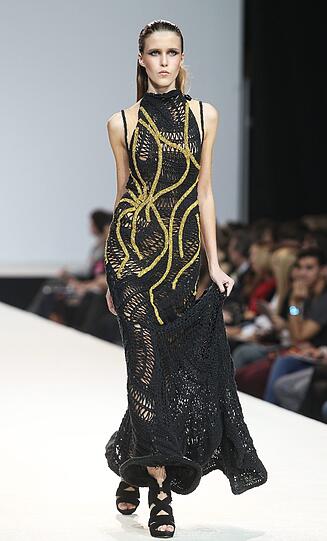In Moskau findet vom 24. - 28. Oktober die Volvo Fashion Week statt. Schöne Frauen, schrille Outfits und jede Menge Glamour. Die Bilder von der Fahsion Week.
