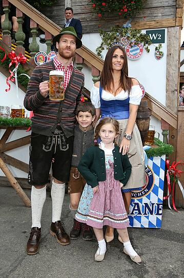Weitere Bilder vom Bayern-Besuch auf der Wiesn 2014