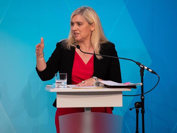 Melanie Huml (CSU) nimmt nach einer Sitzung des bayerischen Kabinetts an einer Pressekonferenz teil. Foto: Sven Hoppe/dpa