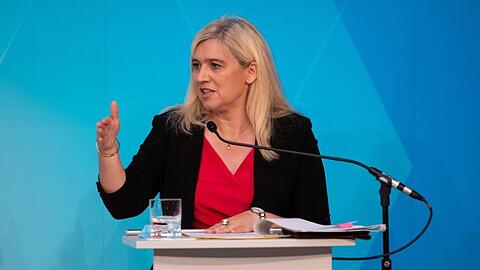 Melanie Huml (CSU) nimmt nach einer Sitzung des bayerischen Kabinetts an einer Pressekonferenz teil. Foto: Sven Hoppe/dpa