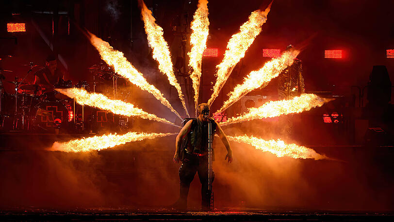 Rammstein am 23. Juni live in Odense/Dänemark: "Es ist uns wichtig, dass Ihr euch bei unseren Shows wohl und sicher fühlt – vor und hinter der Bühne", versuchte die Rcokband ihre Fans in einer Stellungnahme zu beruhigen.