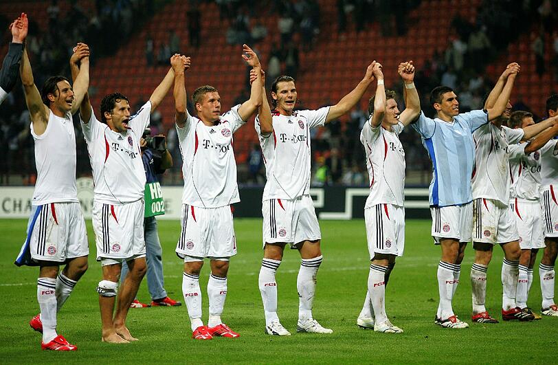 Mit 12 Punkten wurden die Bayern am Ende Gruppensieger vor Inter und zogen in die K.O.-Runde ein - wo man später wie beschrieben am Stadtrivalen Milan scheiterte.