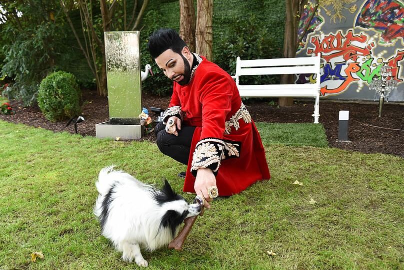 Harald Glööckler mit seinem Hund Billy King
