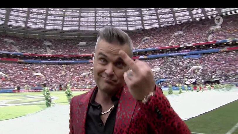 Bei der WM-Eröffnungsfeier zeigte Robbie Williams den Stinekfinger. Jetzt liefert er die Erklärung dafür.