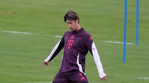 Hiroki Ito ist auf dem Weg sich in den Kader des FC Bayern zu kämpfen. Für Min-jae Kim, Dayot Upamecano und Alphonso Davies bedeutet das einen verschärften Konkurrenzkampf.