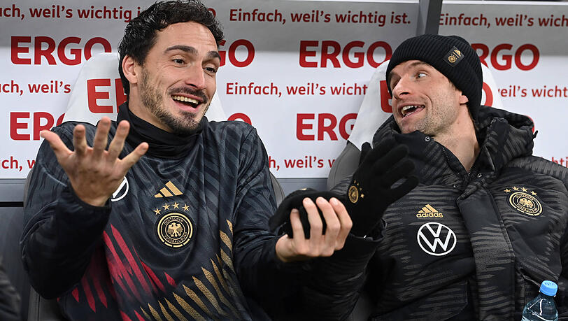Neben Thomas M&uuml;ller (r.) wird auch Mats Hummels f&uuml;r MagentaTV als TV-Experte vor der Kamera stehen.