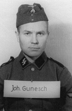 Neben verfügbaren Angaben zu Geburtstag, Herkunft und Beruf ist auch die Militär-Laufbahn der SS-Männer in der Datenbank vermerkt.