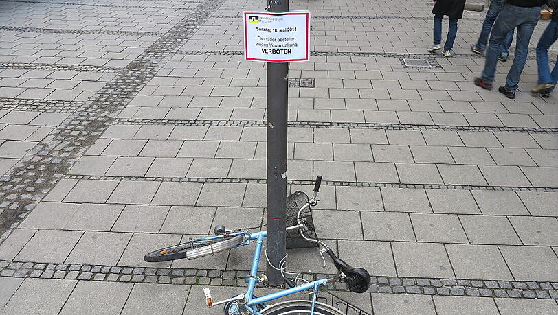 Keine Radl auf dem Marienplatz: Bei Großveranstaltungen wie der Double-Feier des FC Bayerns auf dem Marienplatz ist die Stadt streng. Keine Radl auf dem Marienplatz: Bei Großveranstaltungen wie der Double-Feier des FC Bayerns auf dem Marienplatz ist die Stadt streng.