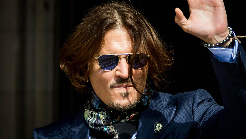 Johnny Depp vor dem Gerichtsgebäude in London Johnny Depp vor dem Gerichtsgebäude in London