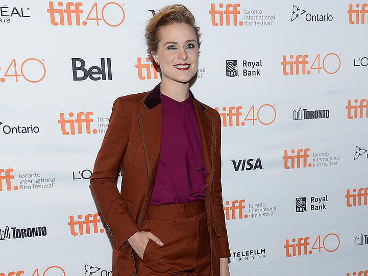 Evan Rachel Wood trug bei der Premiere von "Into The Forest" zum Filmtitel passende Herbstfarben