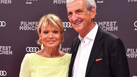Uschi Glas und ihr Ehemann Dieter Hermann bei der Eröffnung vom Filmfest München mit der Filmpremiere von "Corsage" am Donnerstagabend in München.