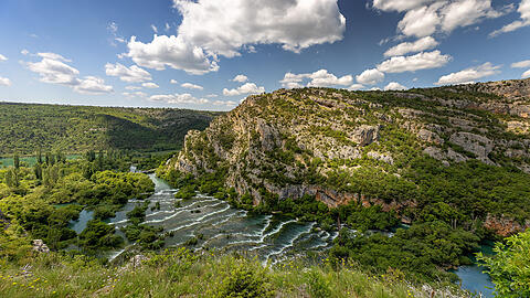 Der Hauptwasserfall st&uuml;rzt in den Visovačko-See und schafft so ein einzigartiges Erlebnis.