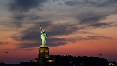 Ungl&uuml;ck im New Yorker Hafen: Frau und Kind sterben, nachdem ihr Boot kentert. (Archivbild)