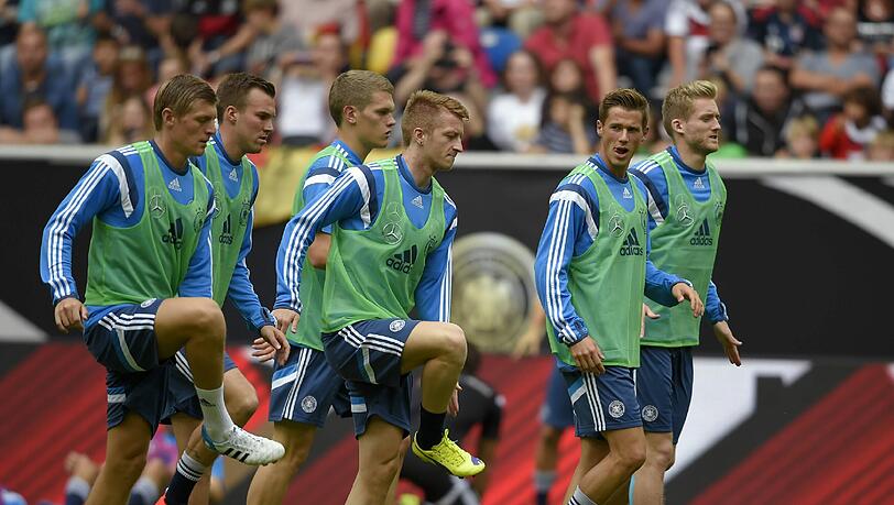 Die DFB-Elf bereitet sich in Düsseldorf auf das Spiel gegen Argentinien vor. Die DFB-Elf bereitet sich in Düsseldorf auf das Spiel gegen Argentinien vor.