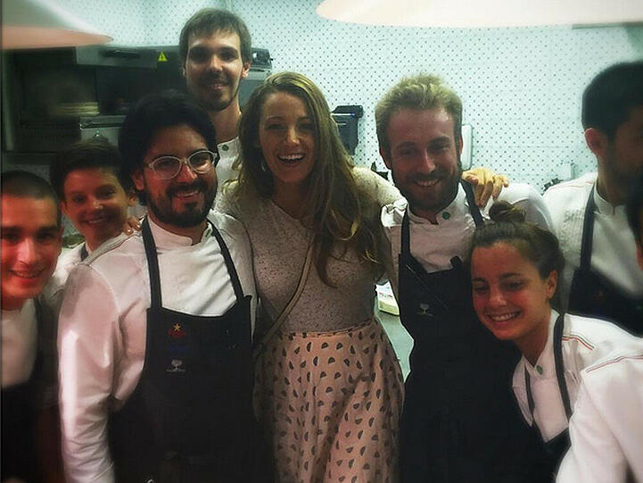 Blake Lively zeigt sich mit vollem Bauch